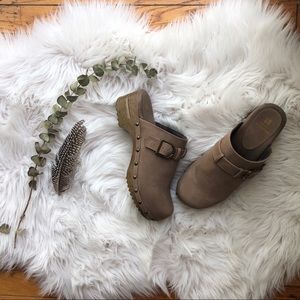 White Mountain Slip-On Clogs